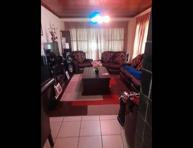 2 BEDROOM PROPERTY TO RENT IN SOUTH CREST